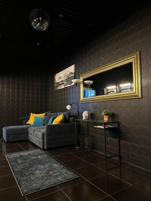 P-122 Piotrkowska Apartment. Лодзь Экстерьер фото