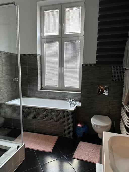 P-122 Piotrkowska Apartment. Лодзь Экстерьер фото