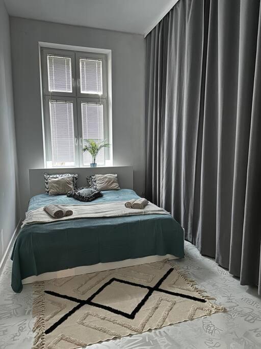 P-122 Piotrkowska Apartment. Лодзь Экстерьер фото