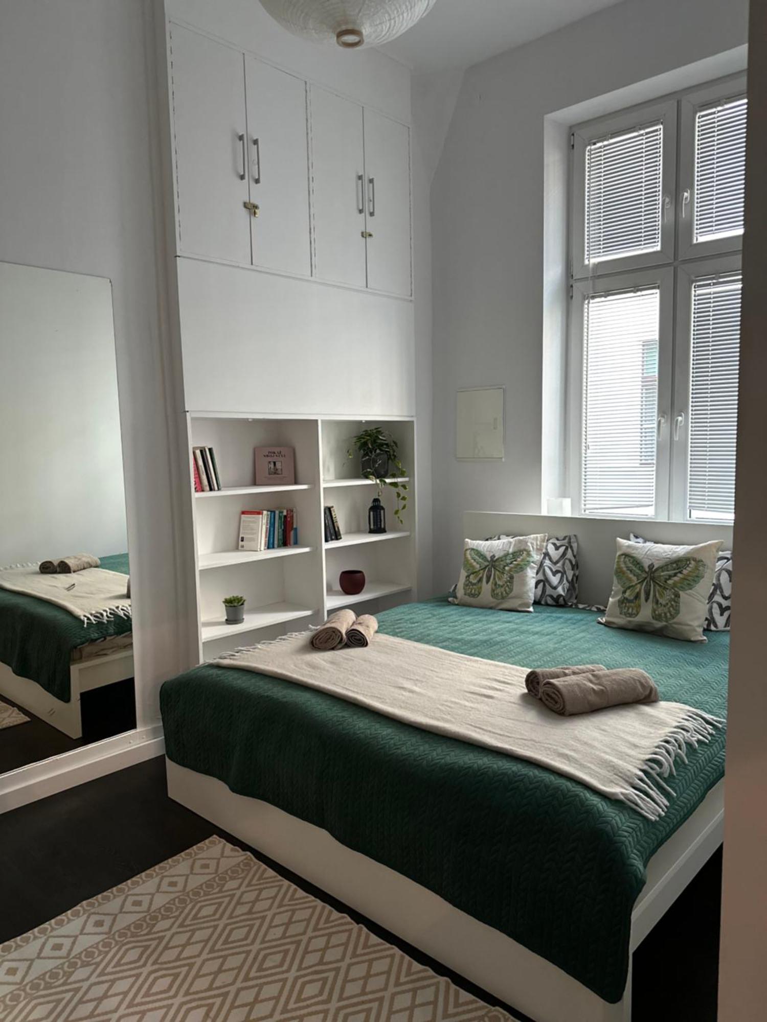 P-122 Piotrkowska Apartment. Лодзь Экстерьер фото